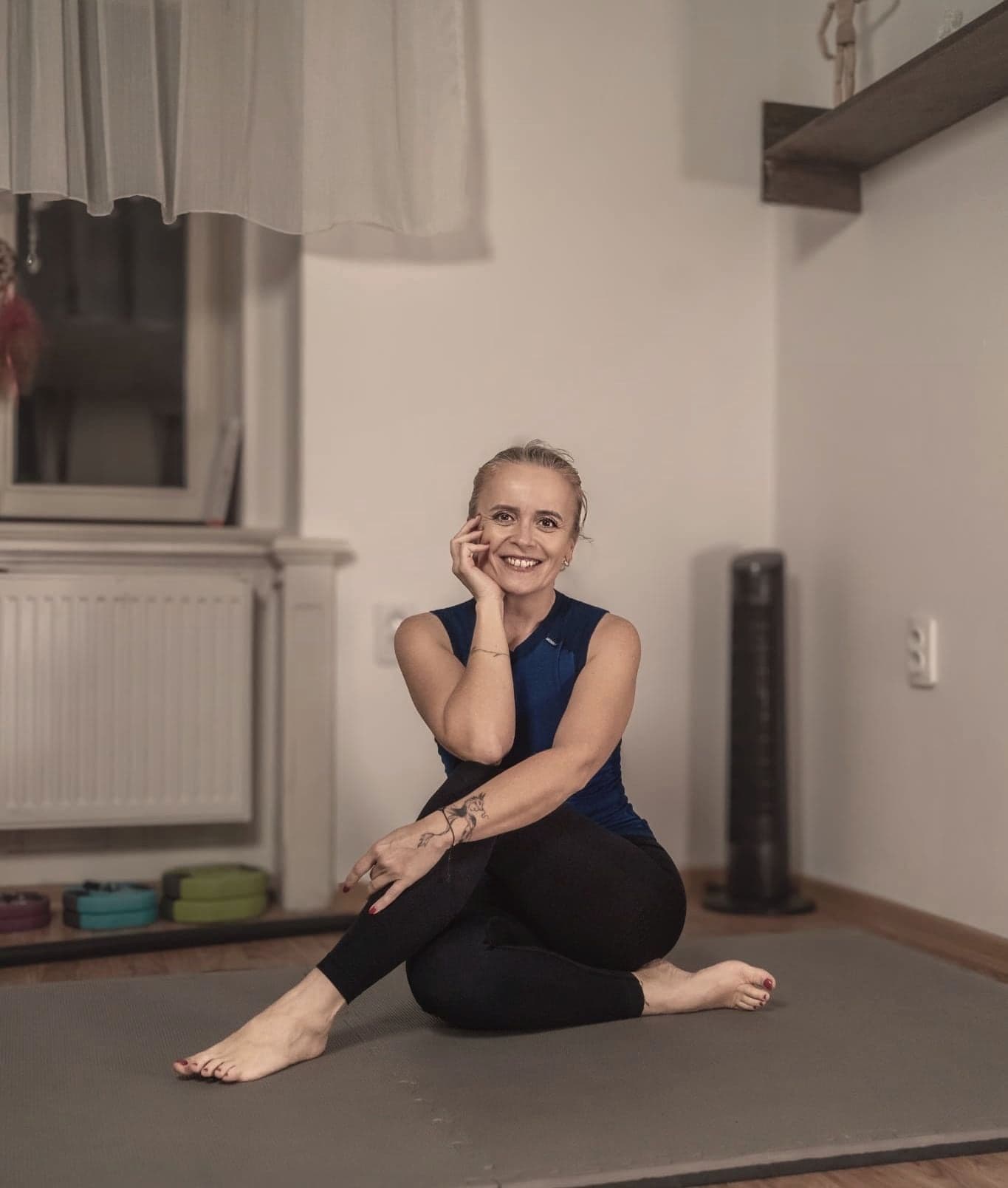 Lenka Křivánková s úsměvem na podložce